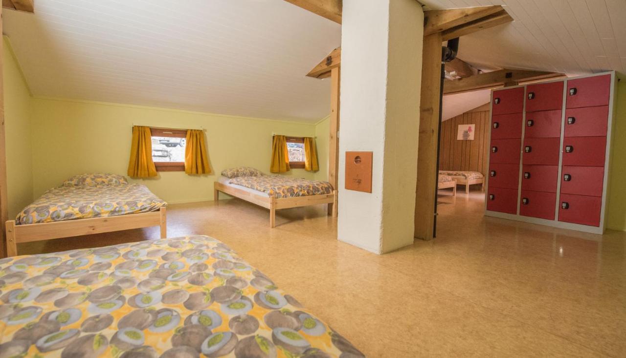 Хостел Schutzenbach Backpackers For Adults 18-35 Лаутербруннен Экстерьер фото